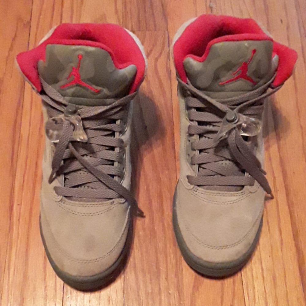 Jordan V Shark Tooth Edition Grey and Infrared